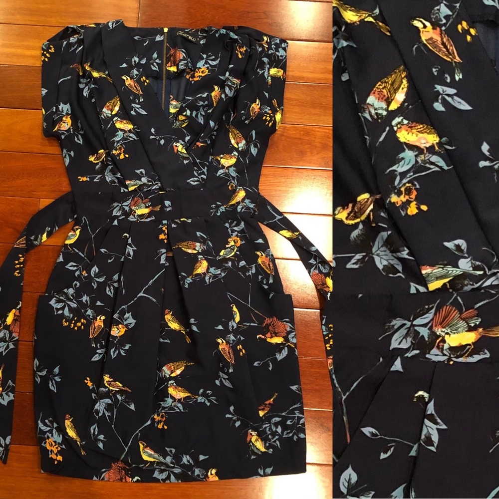 Dark blue bird-print dress with tie at waist